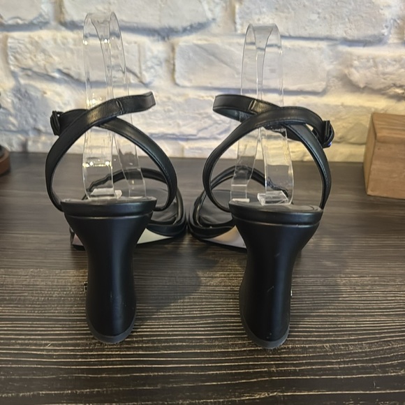 Circus by Sam Edelman- Elegant Black Strappy Sandals - Picture 4 of 5